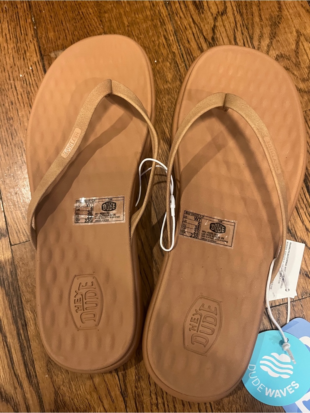 Hey Dude Maui Breeze Flop Flops tan size 7